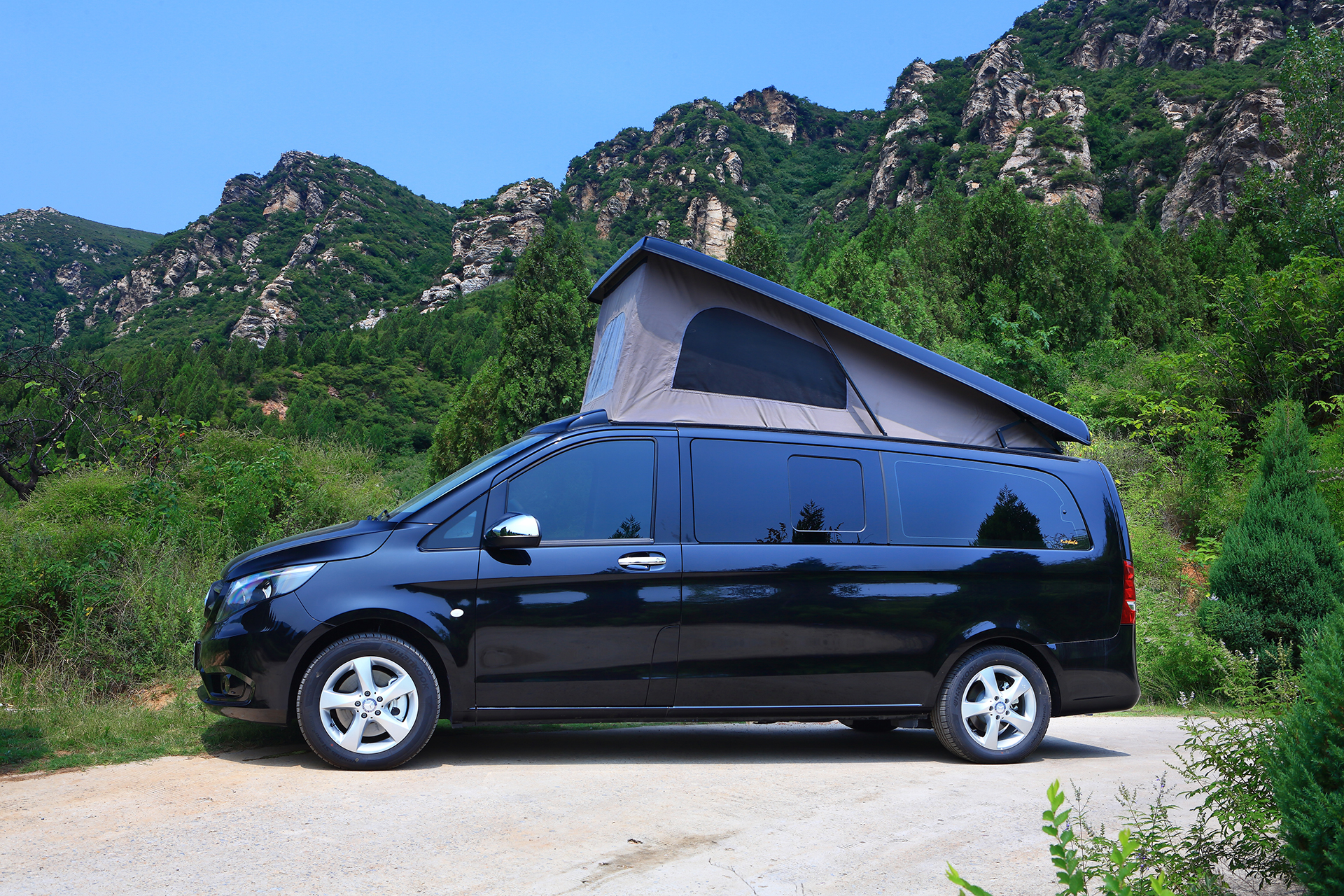 汽車外觀保養(yǎng)用品小知識(shí) 撣子和擦車布誰(shuí)更實(shí)用