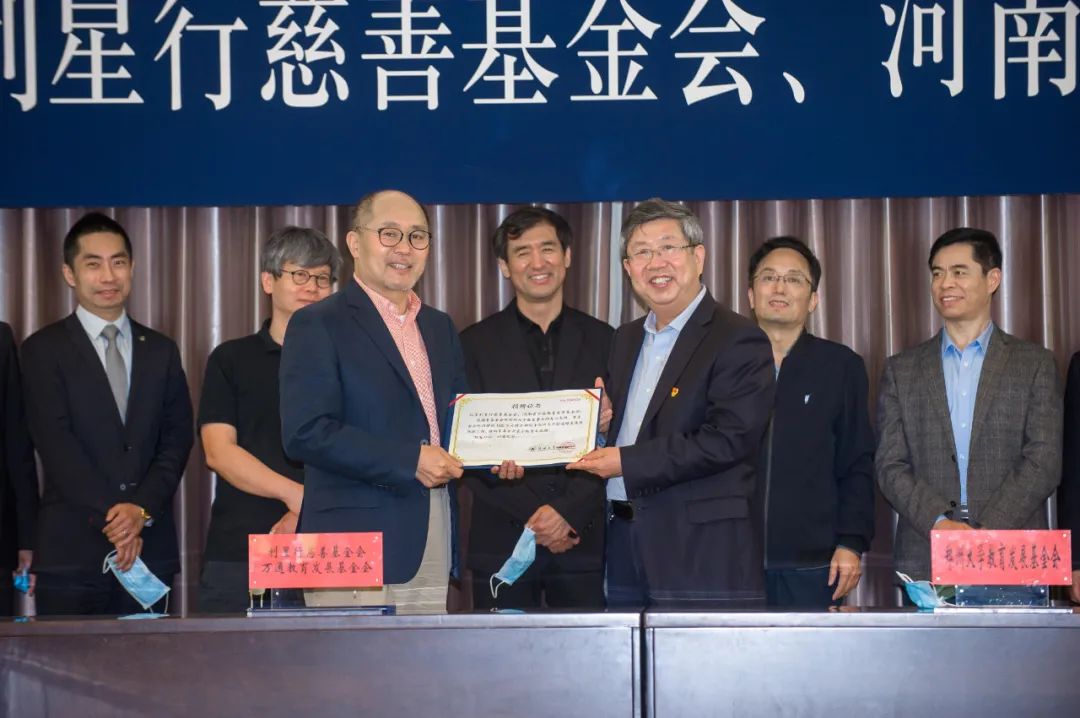 開學(xué)大事件：這家集團(tuán)向鄭大捐贈(zèng)100萬(wàn)元口罩，還將聯(lián)手打造首個(gè)黃河主題藝術(shù)館？