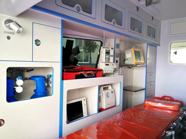 安陽(yáng)燈塔醫(yī)院交付負(fù)壓救護(hù)車-萊茵專用車